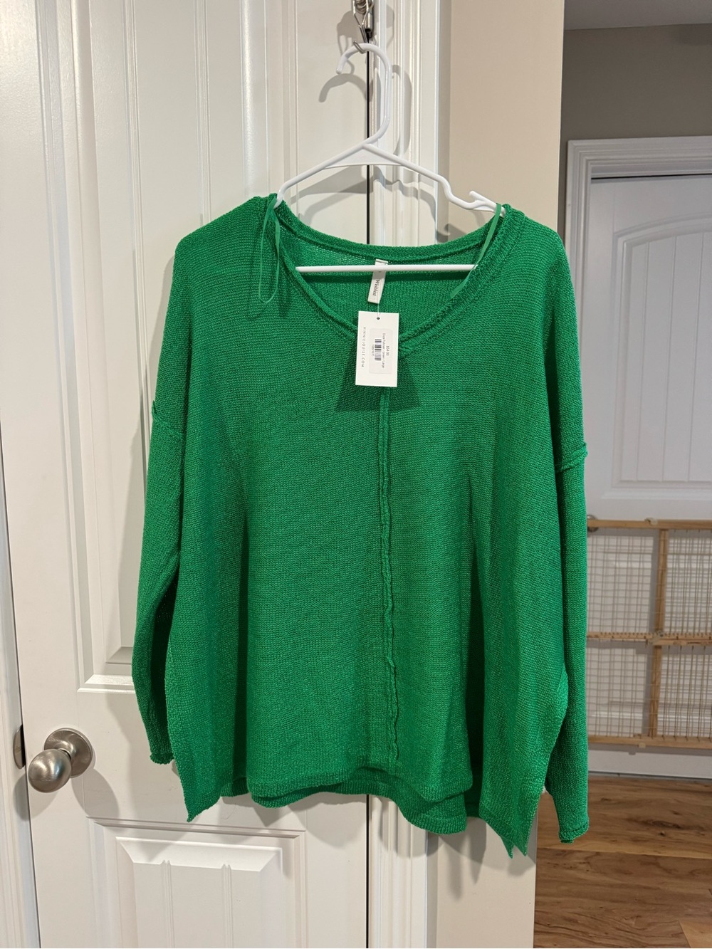 Wishlist Relaxed V-Neck Knit Sweater in Emerald Green
